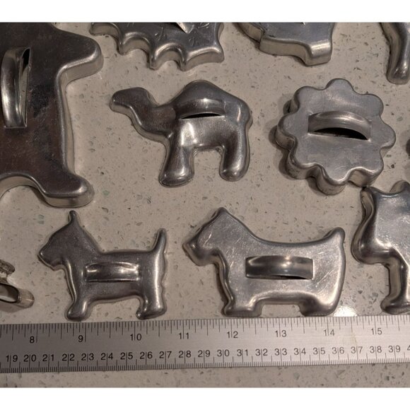 Vintage 1950s Assorted Metal Cookie Cutters Set Of 19 - Picture 3 of 16